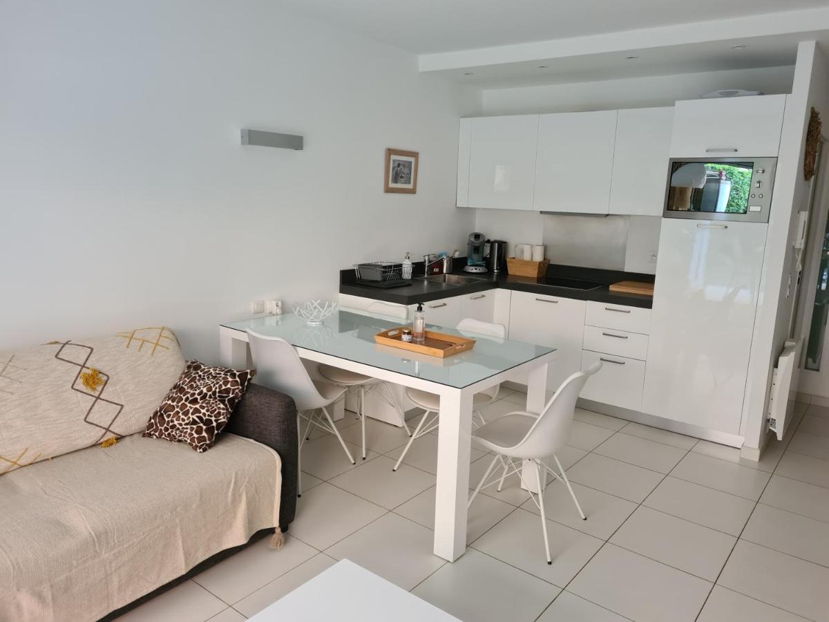 Le Lodge, T2 Classe 3 Etoiles Avec Jardin, Parking, Piscine & Mer A 2 Pas Menton Kültér fotó