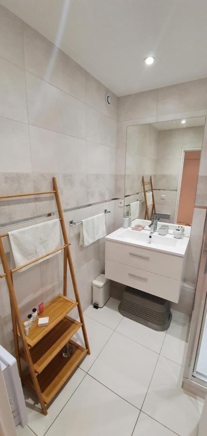 Le Lodge, T2 Classe 3 Etoiles Avec Jardin, Parking, Piscine & Mer A 2 Pas Menton Kültér fotó